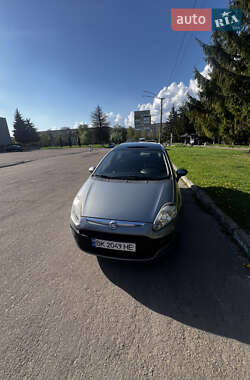 Хэтчбек Fiat Punto 2010 в 
