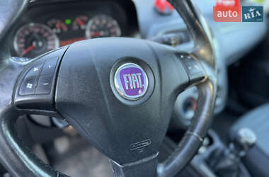 Хэтчбек Fiat Punto 2009 в 