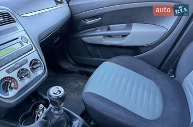 Хэтчбек Fiat Punto 2009 в 