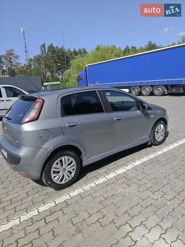 Хэтчбек Fiat Punto 2011 в Львове