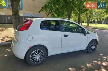 Хэтчбек Fiat Punto 2011 в 