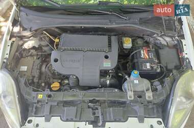 Хэтчбек Fiat Punto 2011 в 