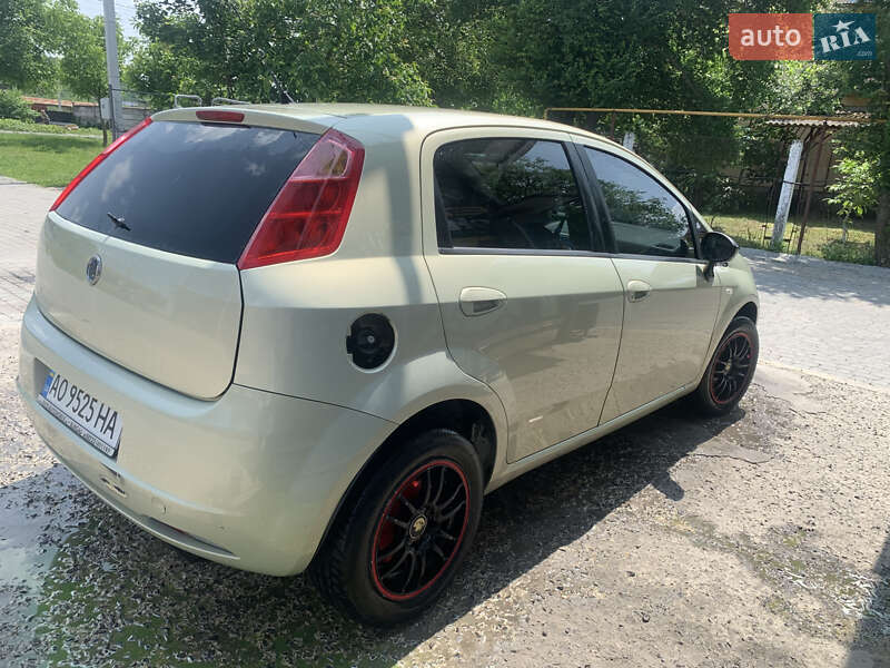Хэтчбек Fiat Punto 2005 в Мукачево