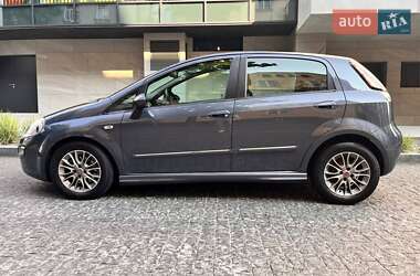 Хэтчбек Fiat Punto 2010 в 