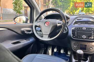 Хэтчбек Fiat Punto 2010 в 