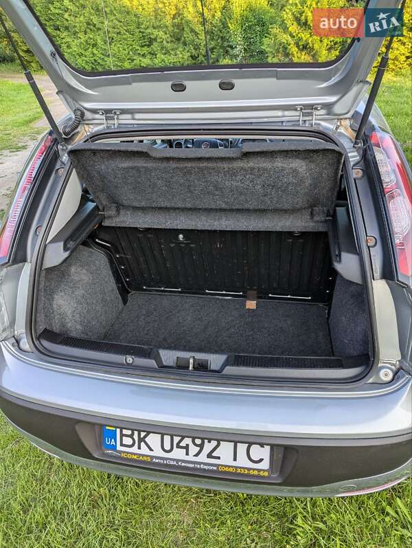 Хэтчбек Fiat Punto 2011 в Ровно