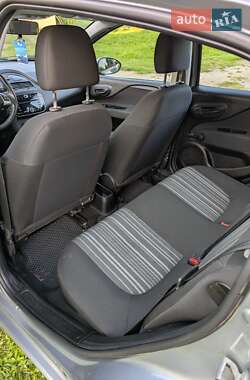 Хэтчбек Fiat Punto 2011 в 