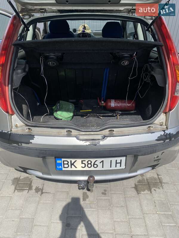 Хетчбек Fiat Punto 2002 в Карпилівці