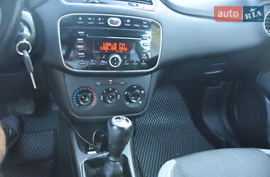 Хэтчбек Fiat Punto 2012 в 