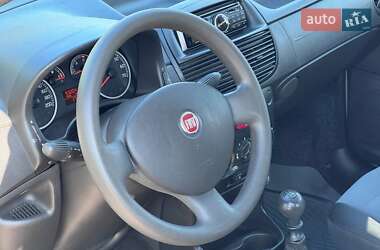 Хэтчбек Fiat Punto 2010 в 