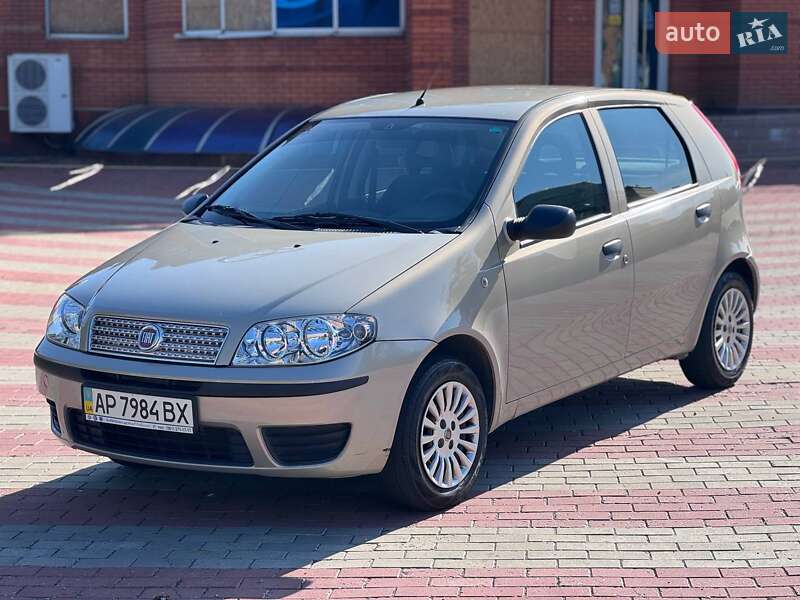 Хэтчбек Fiat Punto 2010 в 
