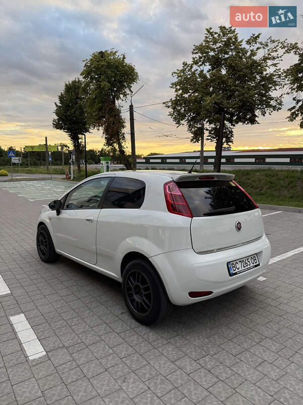 Хэтчбек Fiat Punto 2015 в Львове