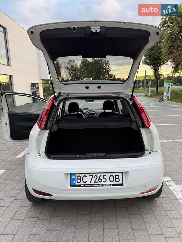 Хэтчбек Fiat Punto 2015 в Львове