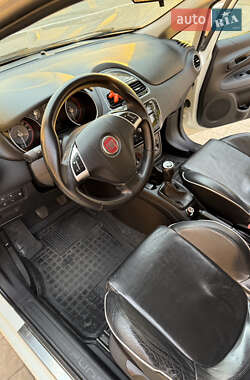 Хэтчбек Fiat Punto 2015 в 