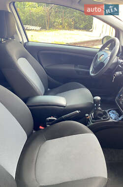 Хэтчбек Fiat Punto 2013 в 