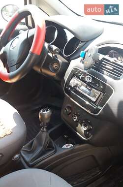 Хэтчбек Fiat Punto 2013 в 