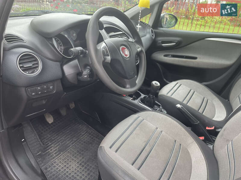 Хэтчбек Fiat Punto 2010 в 