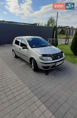 Хетчбек Fiat Punto 2004 в Сарнах
