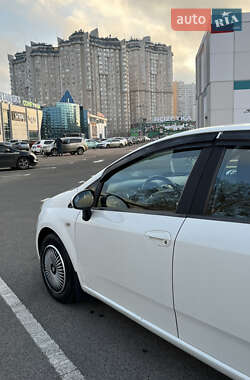 Хэтчбек Fiat Punto 2011 в 