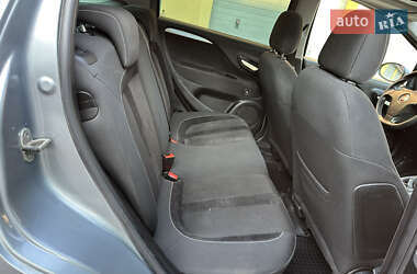 Хэтчбек Fiat Punto 2011 в 