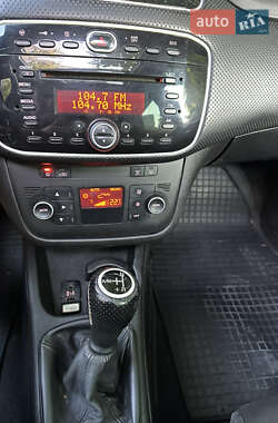 Хэтчбек Fiat Punto 2011 в 