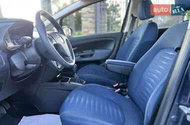 Хэтчбек Fiat Punto 2009 в 