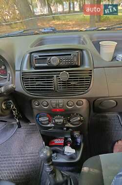 Хэтчбек Fiat Punto 2010 в 