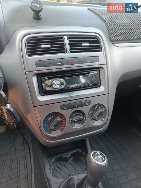 Хэтчбек Fiat Punto 2012 в Ровно