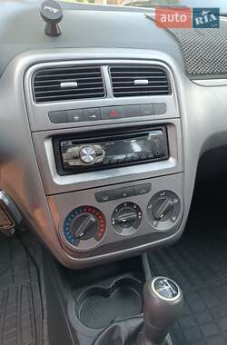 Хэтчбек Fiat Punto 2012 в 
