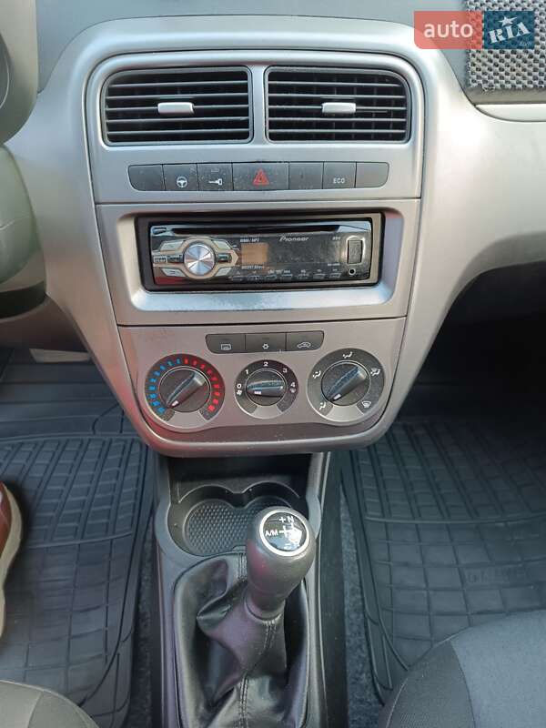 Хэтчбек Fiat Punto 2012 в Ровно