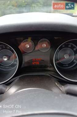 Хэтчбек Fiat Punto 2011 в 