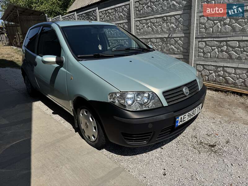Хэтчбек Fiat Punto 2004 в 