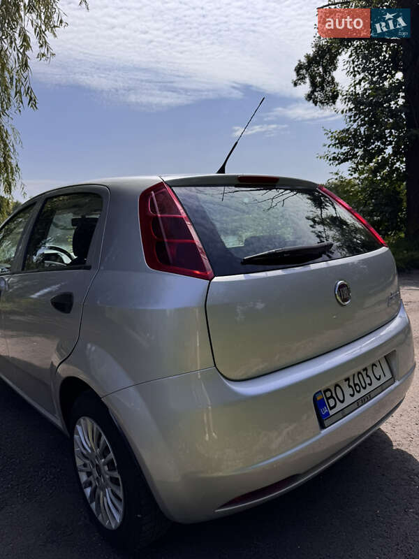 Хэтчбек Fiat Punto 2012 в Ровно
