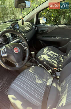 Хэтчбек Fiat Punto 2011 в 