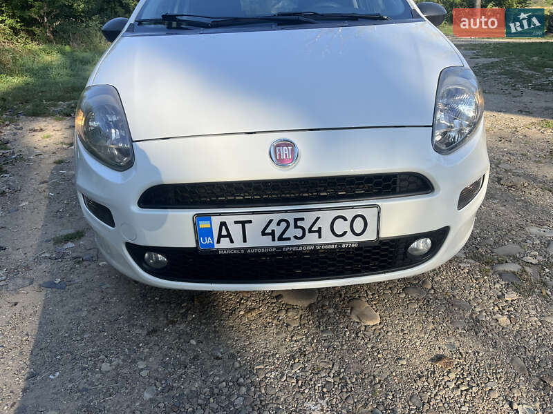Хэтчбек Fiat Punto 2012 в 