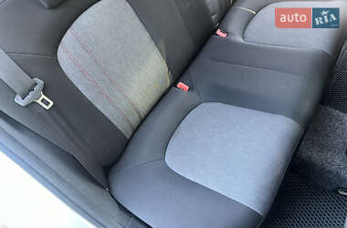 Хэтчбек Fiat Punto 2012 в 