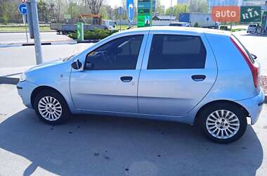 Хэтчбек Fiat Punto 2011 в 
