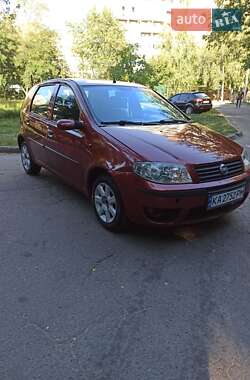 Хэтчбек Fiat Punto 2004 в 
