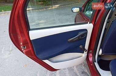 Хэтчбек Fiat Punto 2004 в 