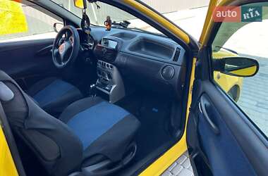 Хэтчбек Fiat Punto 2000 в 