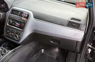 Хэтчбек Fiat Punto 2009 в 