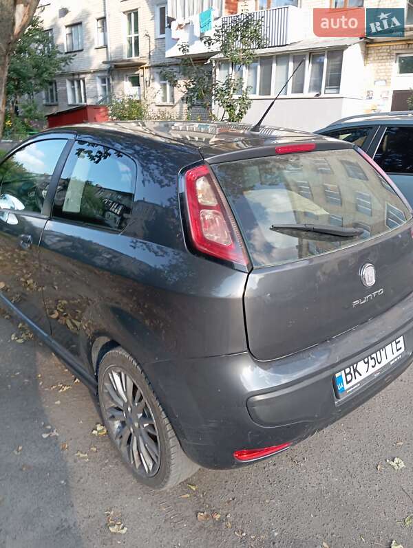 Хэтчбек Fiat Punto 2011 в Ровно