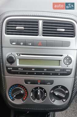 Хэтчбек Fiat Punto 2009 в 