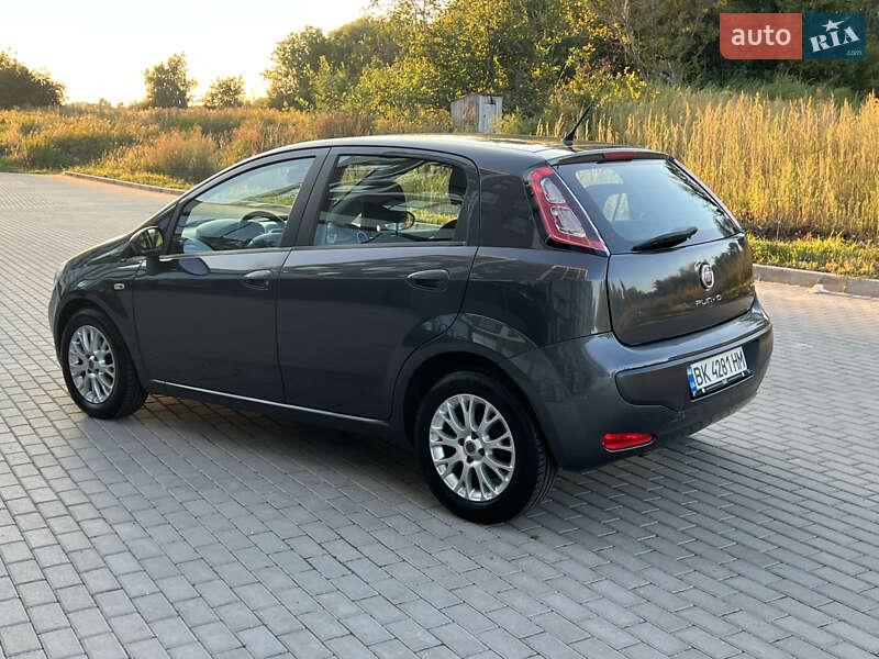 Хэтчбек Fiat Punto 2010 в Ровно