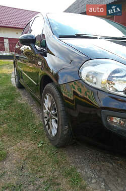 Хэтчбек Fiat Punto 2011 в 