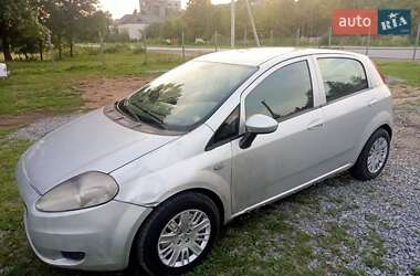 Хэтчбек Fiat Punto 2010 в 