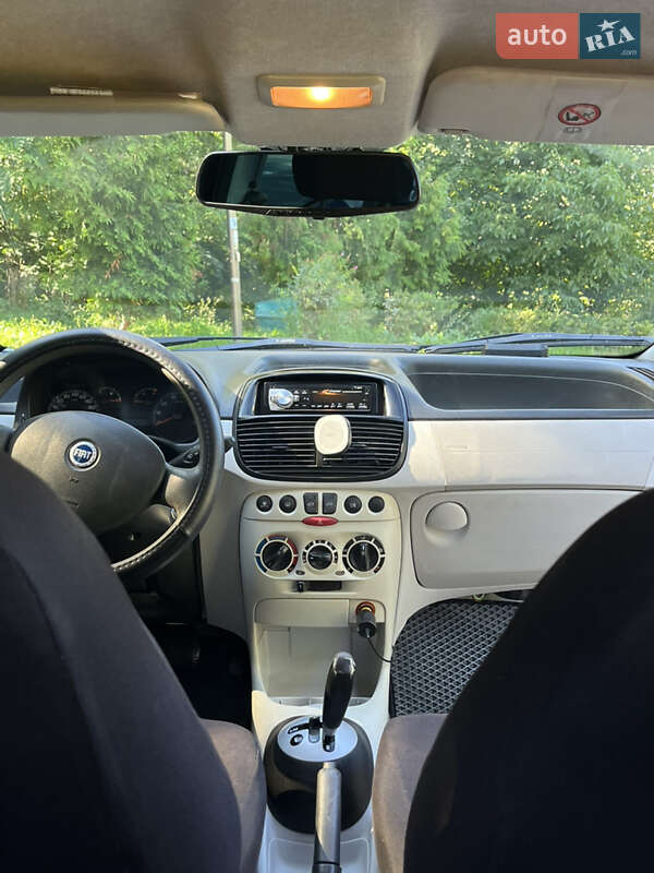 Хэтчбек Fiat Punto 2004 в Киеве