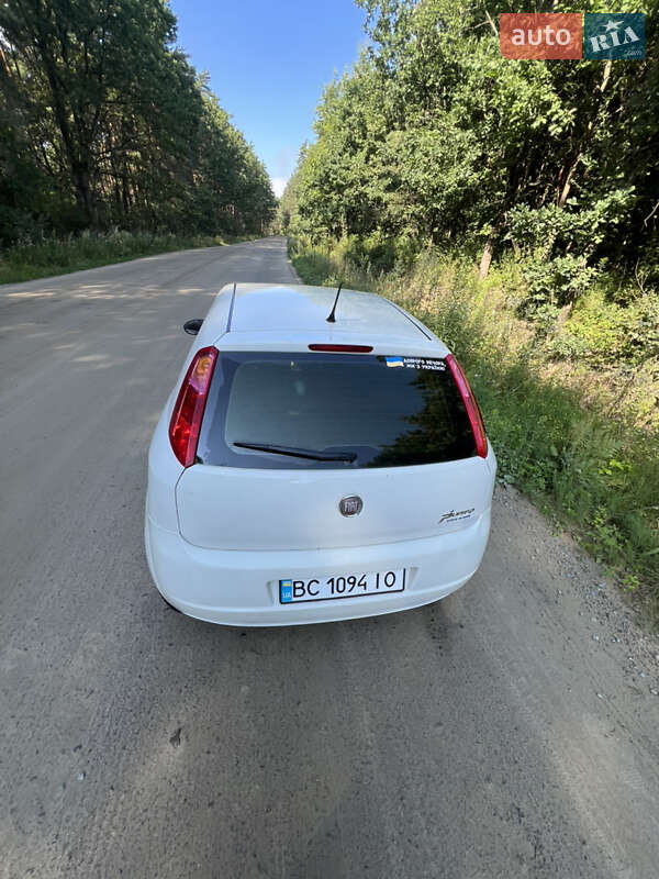 Хэтчбек Fiat Punto 2010 в Жовкве