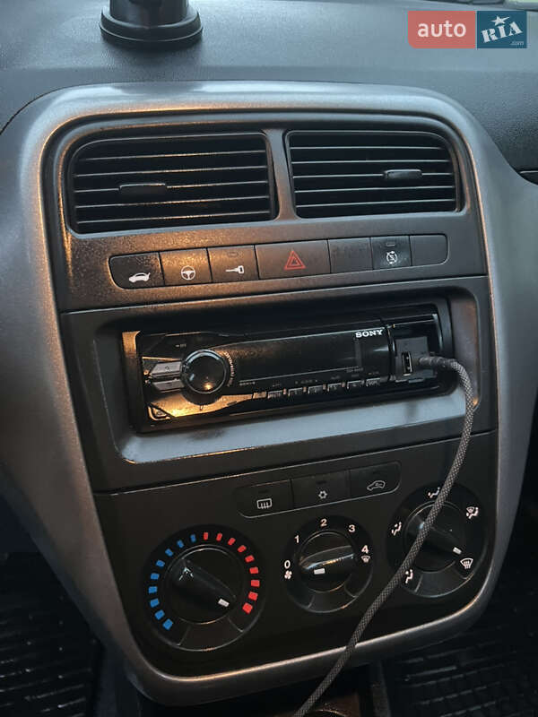 Хэтчбек Fiat Punto 2010 в Жовкве