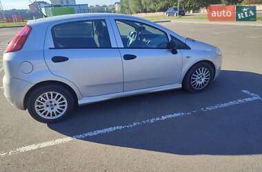 Хэтчбек Fiat Punto 2010 в 